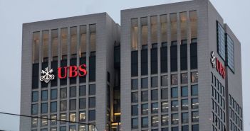 Behördliche Genehmigungen für UBS-Credit Suisse Übernahme verzögern (Foto: AdobeStock - Tobias Arhelger 475174046)