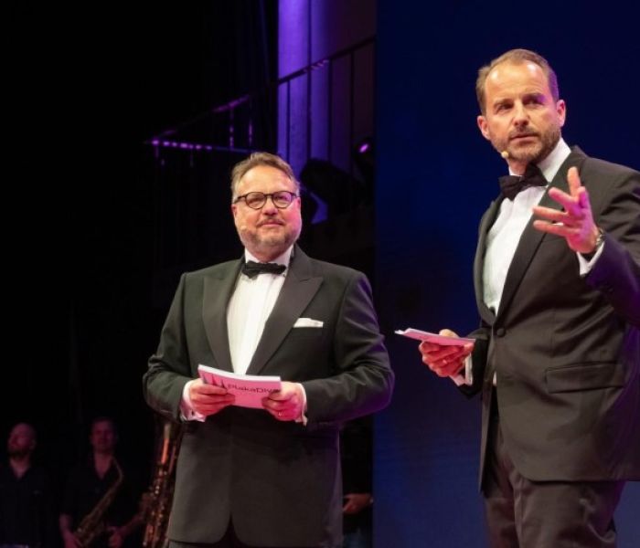 On stage: FAW-Präsident Alexander Stotrz (rechts) (Foto: Andreas Schebesta)